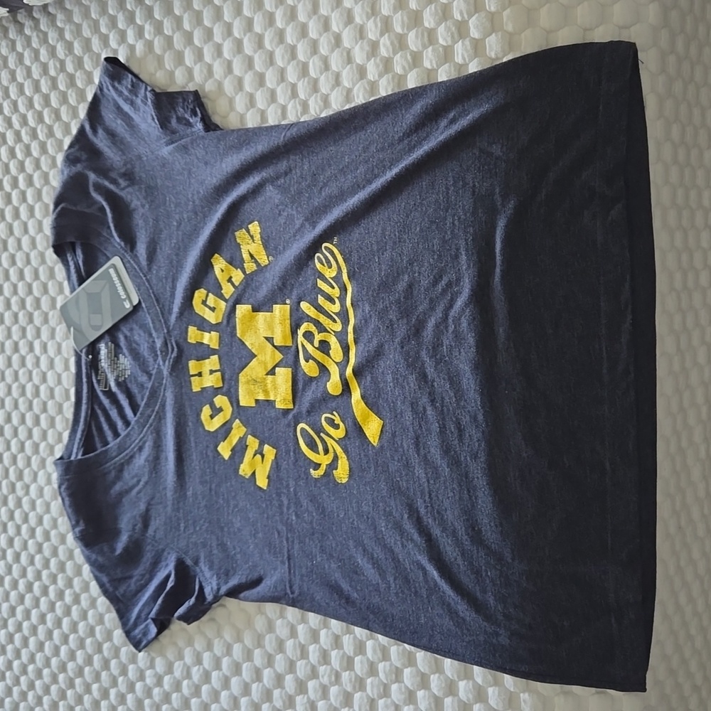 Colosseum michigan go blue v neck women's medium